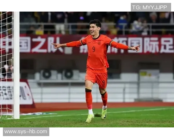 足球明星齐聚观看韩国比赛热情高涨展现体育精神与友谊